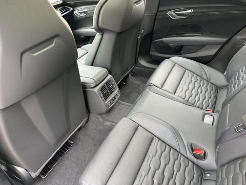 2026 Audi RS e-tron GT performance