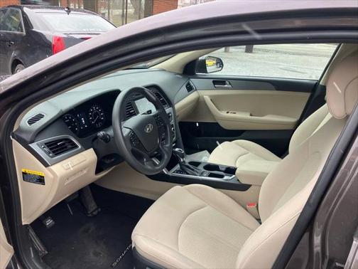 2017 Hyundai SONATA SE