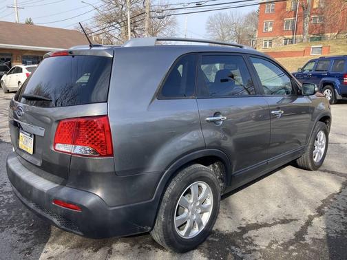 2011 Kia Sorento LX