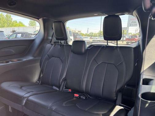 White 2027 Chrysler Pacifica L