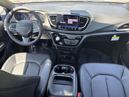 White 2027 Chrysler Pacifica L
