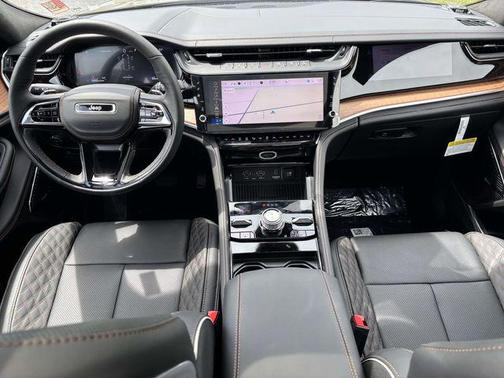 Diamond Black Crystal Pearlcoat 2026 Jeep Grand Cherokee L Summit