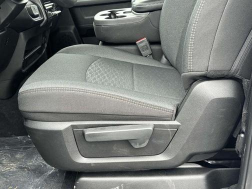 2025 RAM 2500 Tradesman Crew Cab 4x4 6'4' Box
