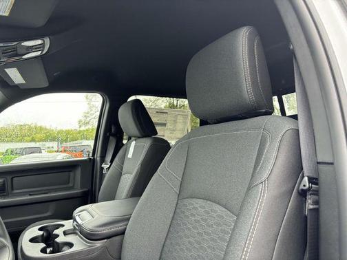 2025 RAM 2500 Tradesman Crew Cab 4x4 6'4' Box