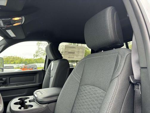 2025 RAM 2500 Tradesman Crew Cab 4x4 6'4' Box