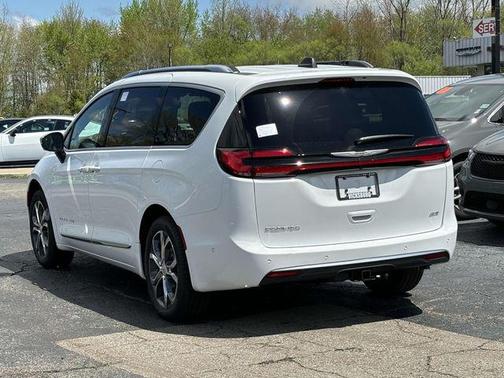 2025 Chrysler Pacifica L