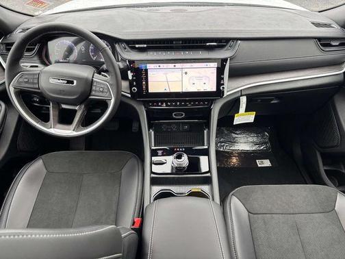 Bright White Clearcoat 2026 Jeep Grand Cherokee Altitude