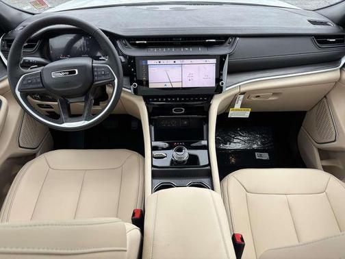 Bright White Clearcoat 2026 Jeep Grand Cherokee Limited