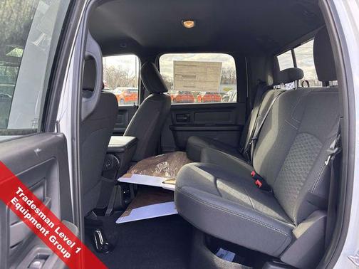 2026 RAM 2500 Black Express Crew Cab 4x4 6'4' Box