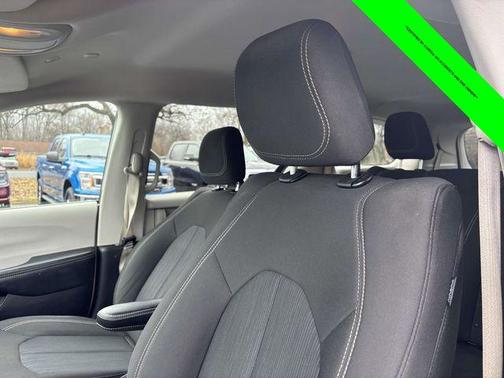 2020 Chrysler Voyager L