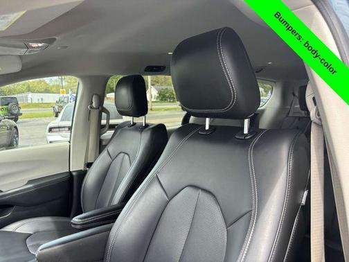 2024 Chrysler Pacifica Hybrid Select