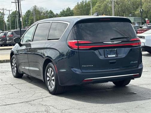 2024 Chrysler Pacifica Hybrid Select