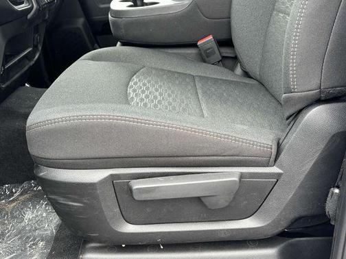 2025 RAM 2500 Tradesman Crew Cab 4x4 6'4' Box