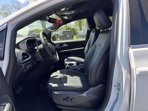 White 2027 Chrysler Pacifica L