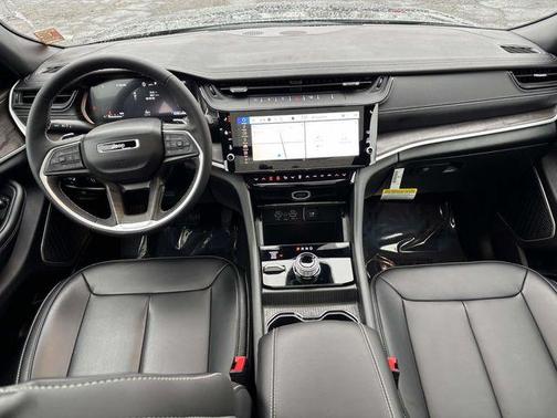 Diamond Black Crystal Pearlcoat 2026 Jeep Grand Cherokee Limited