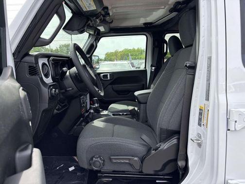 Bright White Clearcoat 2026 Jeep Wrangler Willys