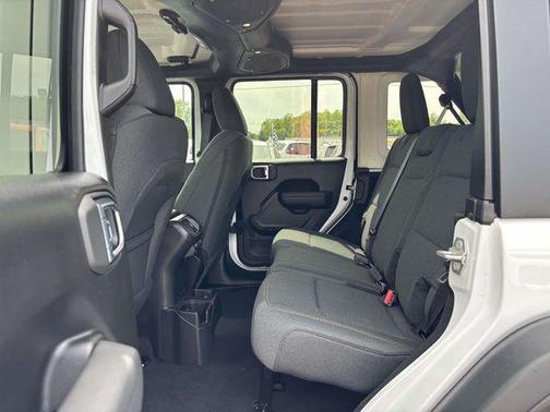 Bright White Clearcoat 2026 Jeep Wrangler Willys