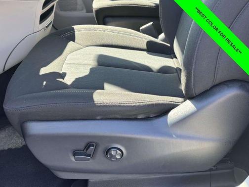 Bright White Clearcoat 2023 Chrysler Voyager LX