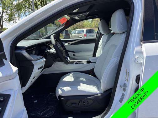 Bright White Clearcoat 2026 Jeep Cherokee Laredo