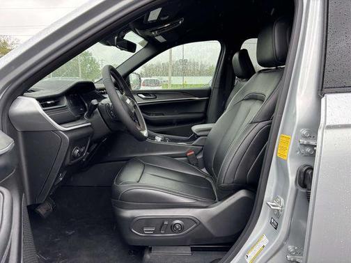 Silver Zynith 2026 Jeep Grand Cherokee L Limited
