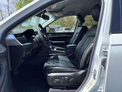 Bright White Clearcoat 2023 Jeep Grand Cherokee L Limited