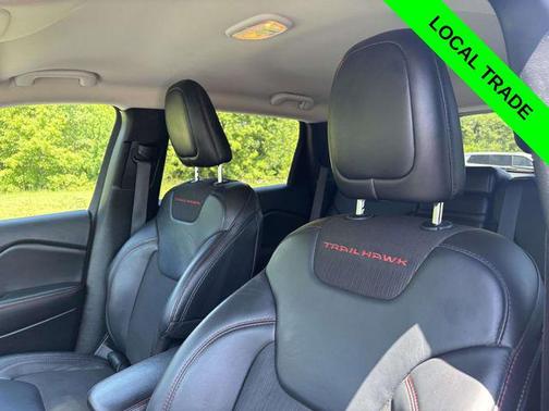Granite Crystal Metallic Clearcoat 2017 Jeep Cherokee Trailhawk