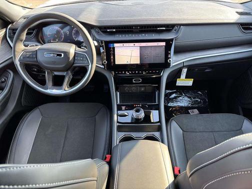 2026 Jeep Grand Cherokee Altitude