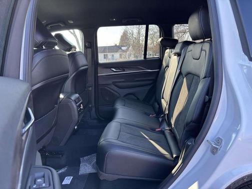 2026 Jeep Grand Cherokee Altitude