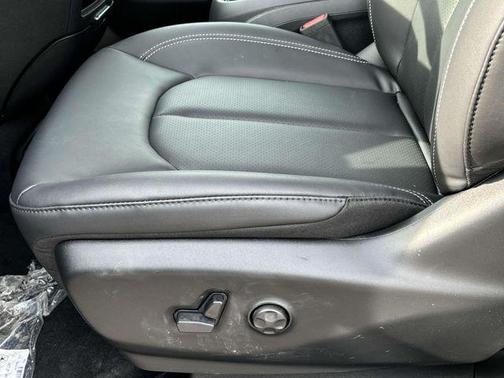 2025 Chrysler Pacifica L