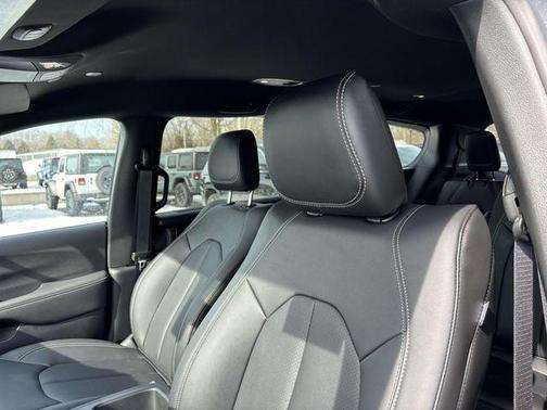 2025 Chrysler Pacifica L