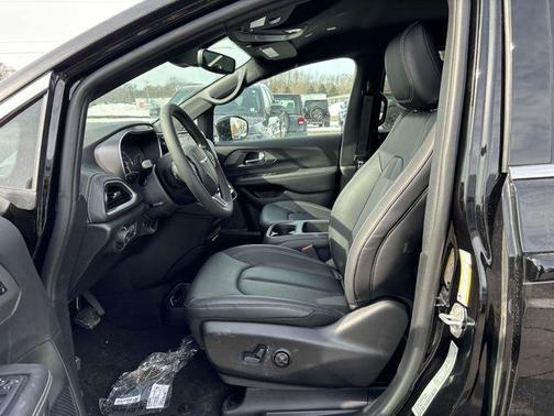 2025 Chrysler Pacifica L
