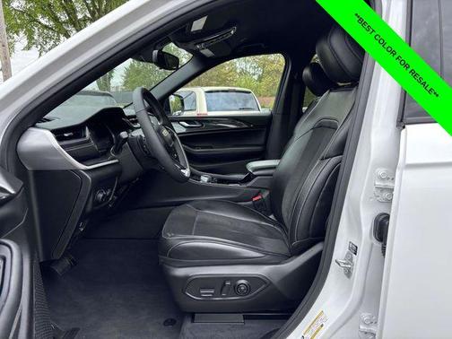 Bright White Clearcoat 2023 Jeep Grand Cherokee Altitude
