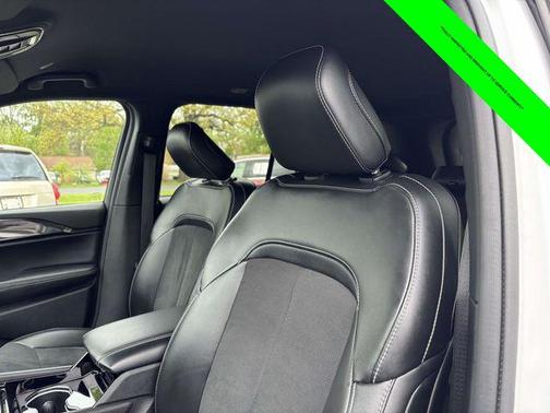 Bright White Clearcoat 2023 Jeep Grand Cherokee Altitude