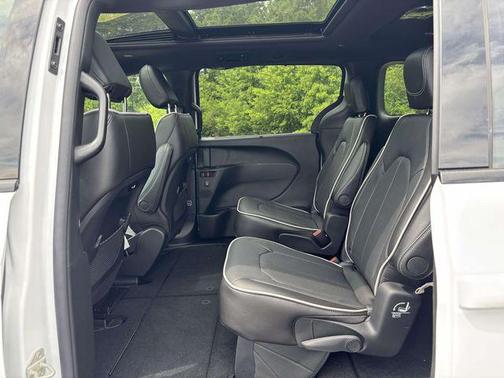 White 2027 Chrysler Pacifica Limited