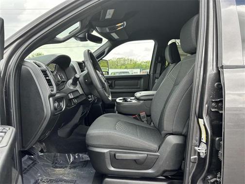 2025 RAM 2500 Tradesman Crew Cab 4x4 6'4' Box