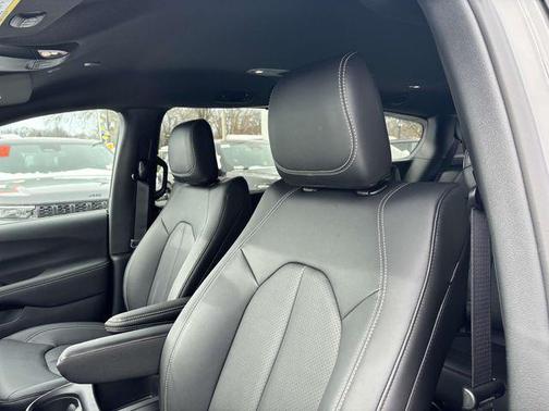 2025 Chrysler Pacifica L