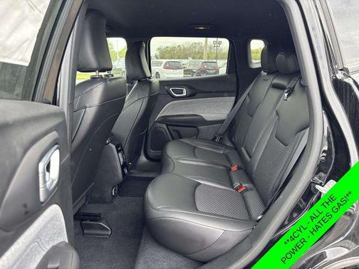 Diamond Black Crystal Pearlcoat 2026 Jeep Compass Latitude
