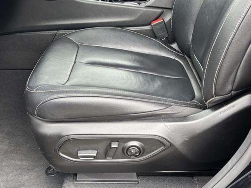 Diamond Black Crystal Pearlcoat 2023 Jeep Grand Cherokee Limited