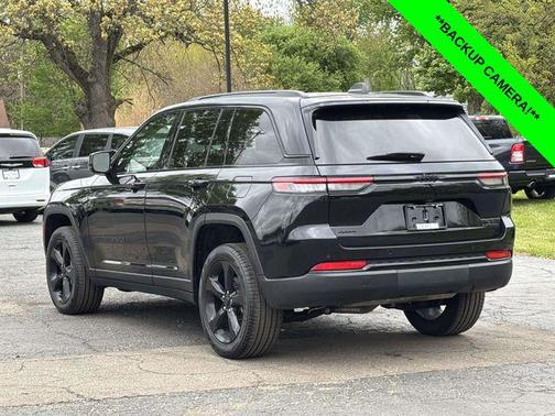 Diamond Black Crystal Pearlcoat 2023 Jeep Grand Cherokee Limited