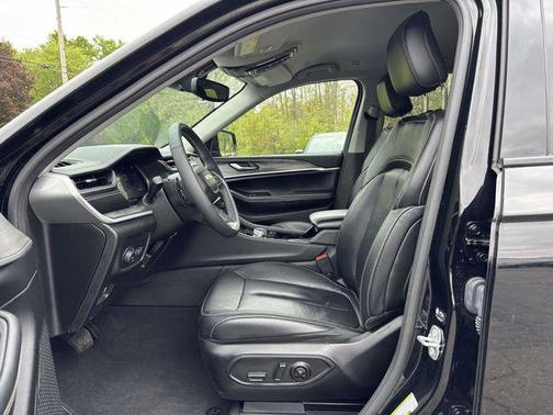 Diamond Black Crystal Pearlcoat 2023 Jeep Grand Cherokee Limited