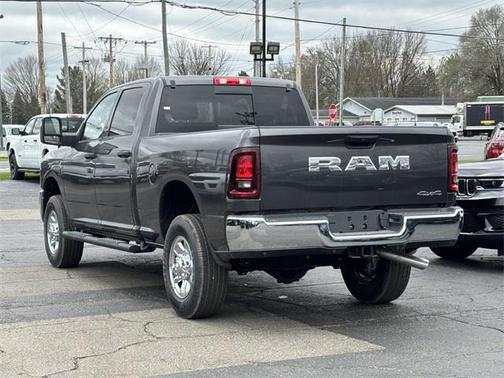 2025 RAM 2500 Tradesman Crew Cab 4x4 6'4' Box
