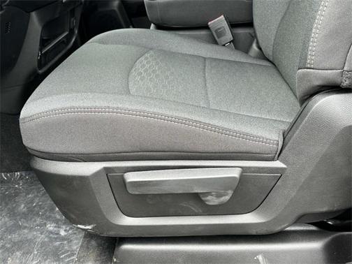 2025 RAM 2500 Tradesman Crew Cab 4x4 6'4' Box