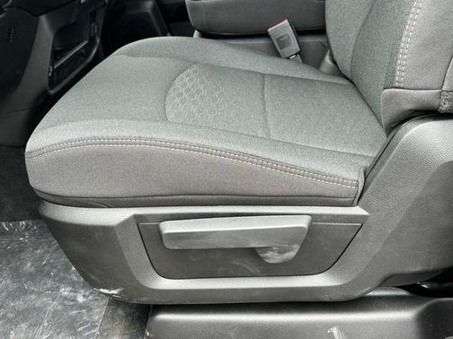 2025 RAM 2500 Tradesman Crew Cab 4x4 6'4' Box