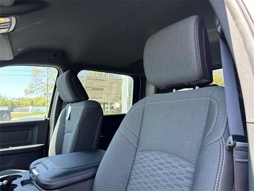 2025 RAM 2500 Tradesman Crew Cab 4x4 6'4' Box