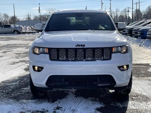 Photo 2 of 38 of 2020 Jeep Grand Cherokee Altitude
