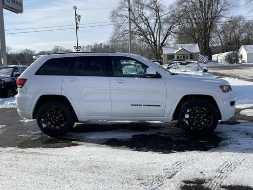 Photo 4 of 38 of 2020 Jeep Grand Cherokee Altitude