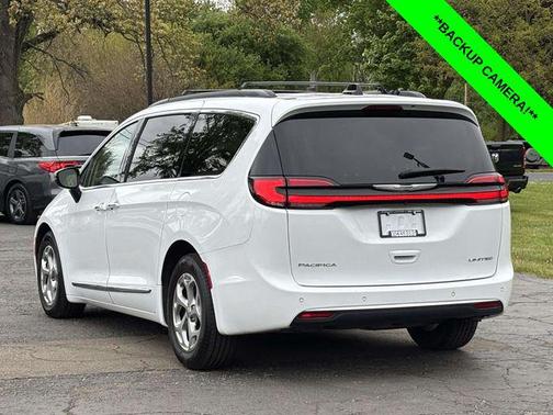 Bright White Clearcoat 2023 Chrysler Pacifica Limited