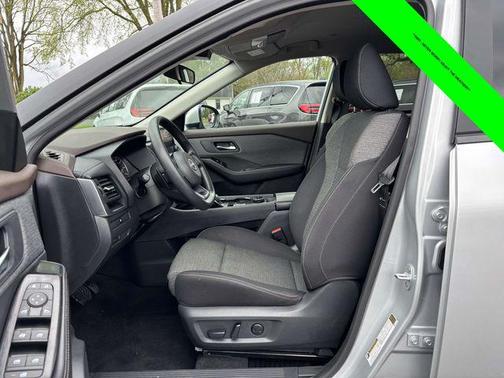 Brilliant Silver Metallic 2023 Nissan Rogue SV