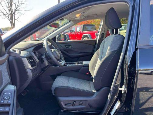 Super Black 2023 Nissan Rogue SV