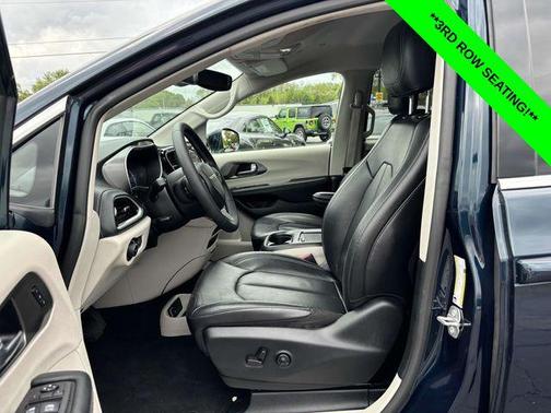 2022 Chrysler Pacifica Hybrid Touring L